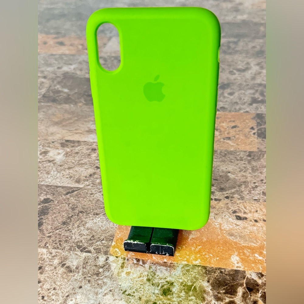 🍏 light Green Silicone iPhone Case (XR)